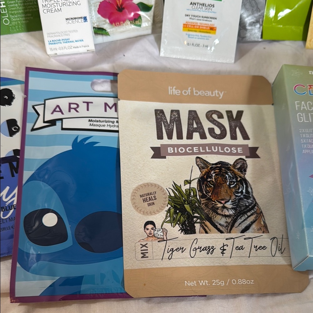 26p Assorted Skincare and Beauty Set - Picture 4 of 10